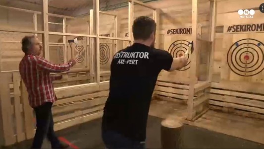 Lanzamiento de hacha, el nuevo deporte popular de Eslovenia