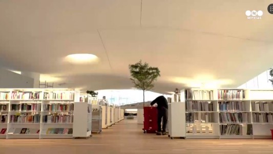 Robots, impresoras 3D, un cine, estudios de música y muchos libros... así es la biblioteca más inteligente de Finlandia