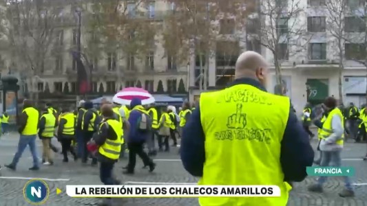 Arde París: protestas de los "chalecos amarillos" por el aumento de la nafta