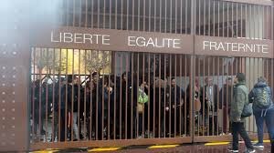 Escuelas en llamas en Francia