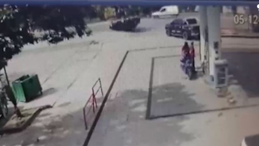 Impactantes imágenes de una persecución policial, choque y vuelco