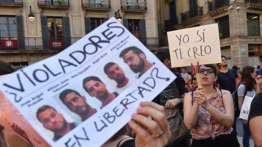 Igual que acá: protesta feminista en España por fallo judicial