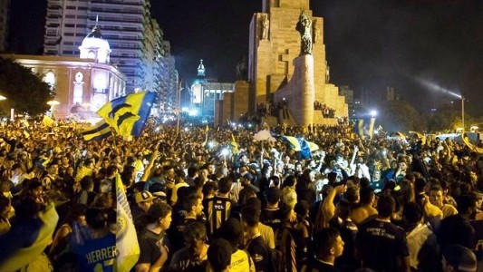 Copa Argentina: El eufórico recibimiento a Central en la madrugada rosarina