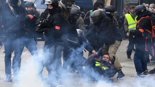 Tensión en Francia por otra protesta de los chalecos amarillos