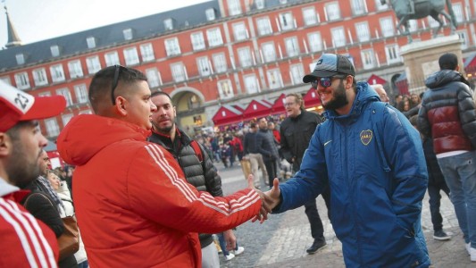 Superfinal: los sacrificios de los hinchas de River y Boca para viajar a Madrid