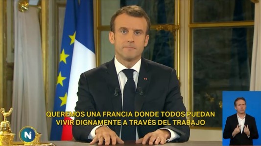 Macron anuncia aumento del sueldo mínimo para calmar protestas de "chalecos amarillos"