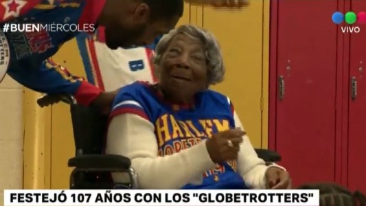 Festejó sus 107 años con los Globetrotters