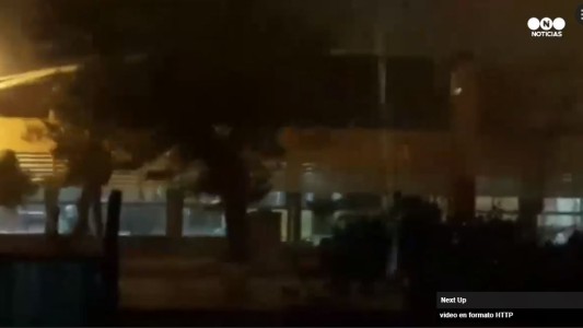 Así se volaba el techo de una terminal de ómnibus en Santiago del Estero