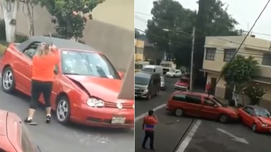 Por una discusión de tránsito, destrozó un auto a palazos y luego lo chocó