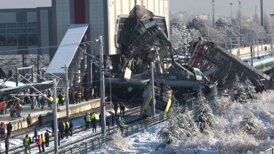 Estas son las primeras imágenes del accidente del tren de alta velocidad en Turquía