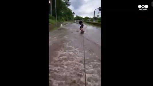 Imperdible video: practica skateboarding en las calles inundadas de Rosario