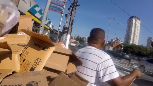 Conocé el "tinder del reciclaje" , la aplicación que usan los cartoneros en Brasil