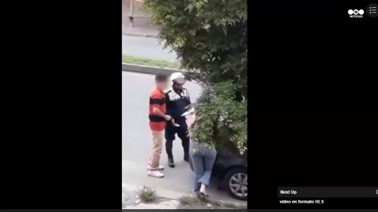 Policía atrapado por la cámara mientras recibía una coima