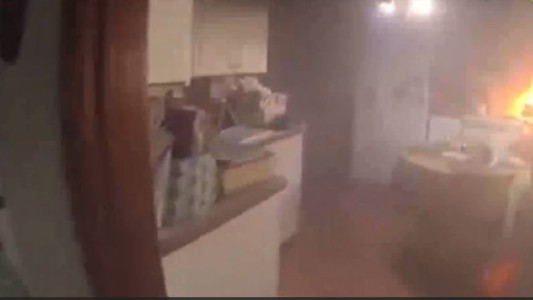 Así rescatan a un hombre de una casa en llamas