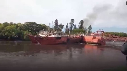 Chocan tres buques pesqueros contra el puente de Carmelo
