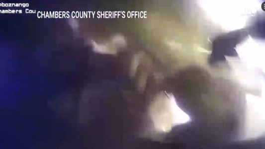 Dramático rescate de un conductor envuelto en llamas