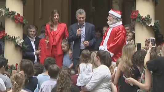 La navidad de Macri: el chiste sobre la ropa de Juliana y el brindis con Papá Noel