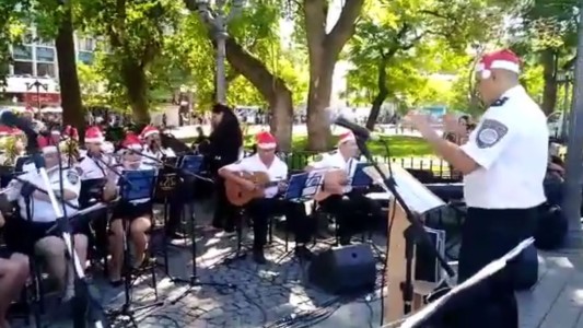 El video de la policía cordobesa tocando villancicos que se viralizó en las redes