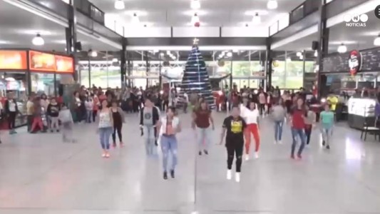 Zumba en la terminal de ómnibus de Jujuy