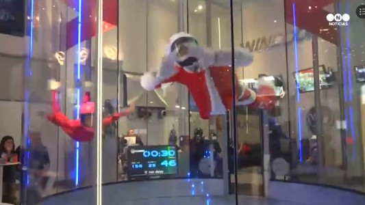 Papá Noel se metió en un túnel de viento en España