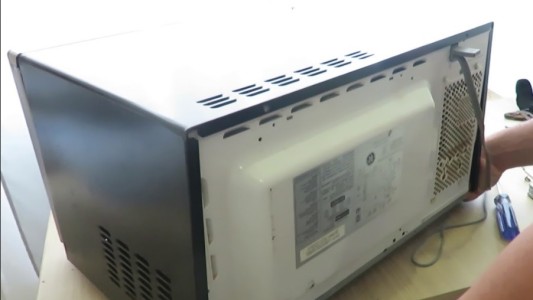 Murió electrocutado un adolescente cuando intentaba arreglar el microondas