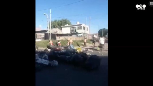 Tapados por la basura: protesta por falta de recolección en Quilmes