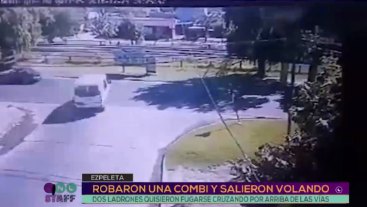 Robaron una combi y salieron volando