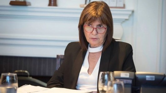 Bullrich: "No me parece bien que Piumato se encadene"