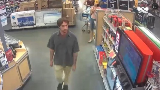 El ladrón más torpe: robó un tv y se le cayó cuando huía