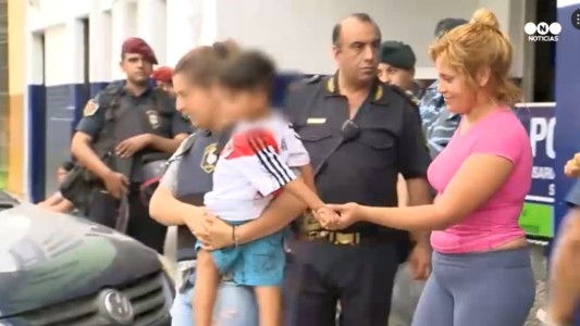 Así salía Kimey con su mamá de la comisaría