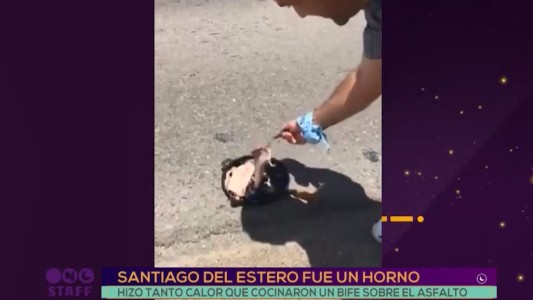 Cocinó un churrasco sobre el asfalto en Santiago del Estero