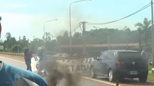 Impactante: un conductor quiso atropellar a manifestantes que cortaban una ruta