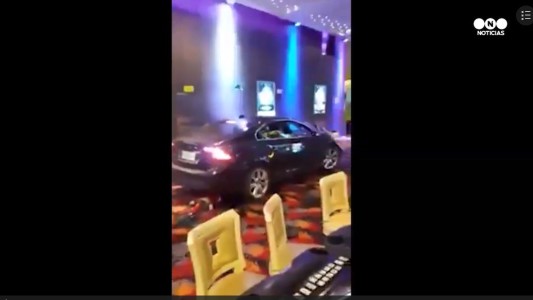 Día de furia en el casino: entró con su auto a la sala de juegos