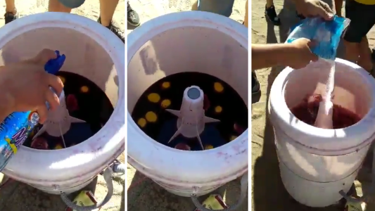 Ingenio cordobés. usaron un lavarropas viejo para preparar sangría