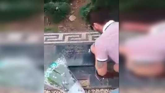 La pesadilla del británico que se filmó tomando cocaína en la tumba de Pablo Escobar