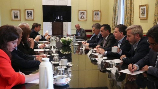 Macri firmó el dercreto que aumenta su sueldo, el de ministros, secretarios y subsecretarios