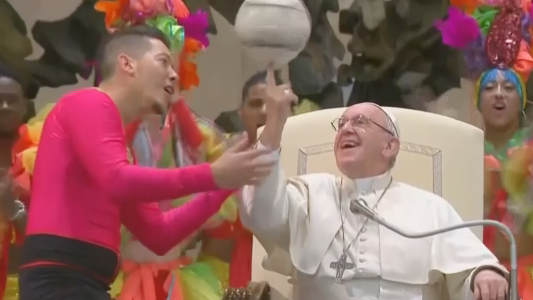 El Papa se prende al circo cubano