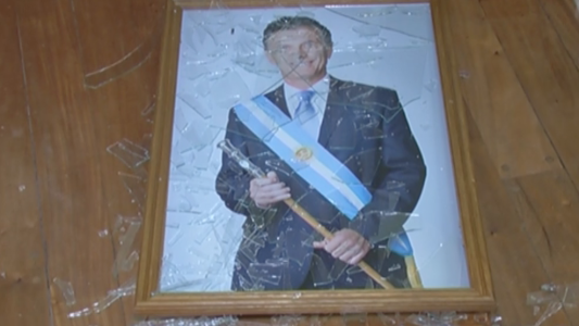 Un reclamo enardecido y un cuadro roto