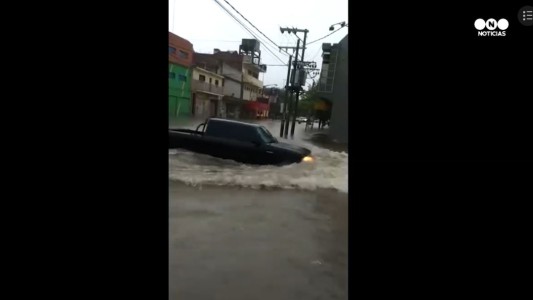 Fuerte temporal provoca inundaciones en Salta