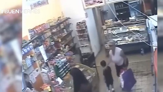 A robar, con un nene de 4 años