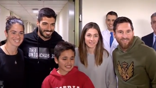 Messi visitó un hospital y conmovió hasta las lágrimas a un nene