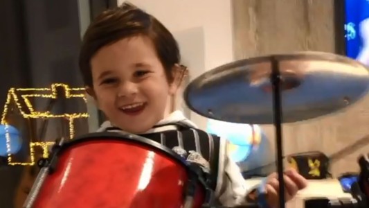 La reacción de Messi al enterarse que a su hijo le regalaron una batería