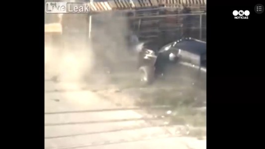 Huyó, chocó y lo detuvieron