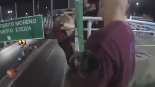 Dramático video: policías de la Ciudad evitaron el suicidio de una joven