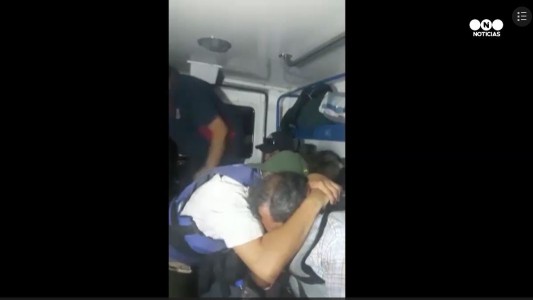 La emoción de dos evacuados al ser rescatados en medio del temporal