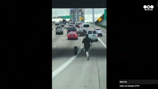 Insólito: rueda fugitiva en la autopista