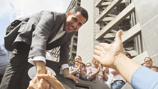 Venezuela: el líder del Parlamento se declaró "presidente interino"