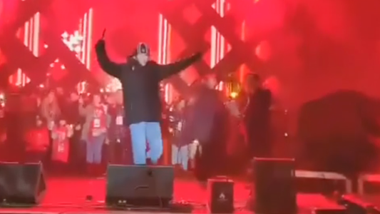 Brutal ataque durante un acto benéfico