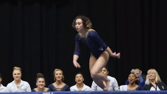 Video viral: la rutina de Katelyn Ohashi, la gimnasta que sorprende al mundo