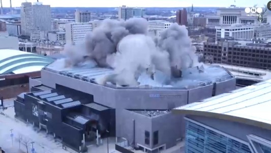 Así fue la demolición de uno de los estadios más antiguos de la NBA